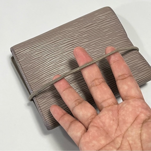 LOUIS Vuitton Elastic Epi Wallet - Picture 6 of 16